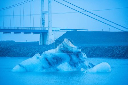 Foto de "Glaciar islandés flotando de los efectos del calentamiento global" - Imagen libre de derechos