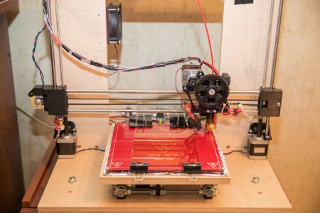 Téléchargez les photos : Imprimante tridimensionnelle électronique moderne 3D auto-fabriquée - en image libre de droit