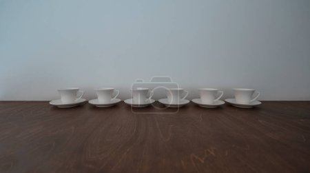 Foto de Hora del té, vasos sobre fondo de madera - Imagen libre de derechos
