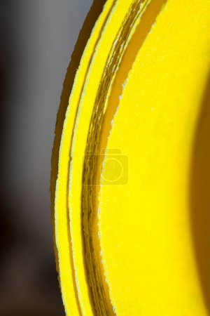 Téléchargez les photos : Papier de verre jaune fond texturé - en image libre de droit