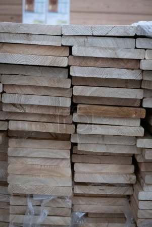 Foto de Tablones de madera en la carpintería - Imagen libre de derechos
