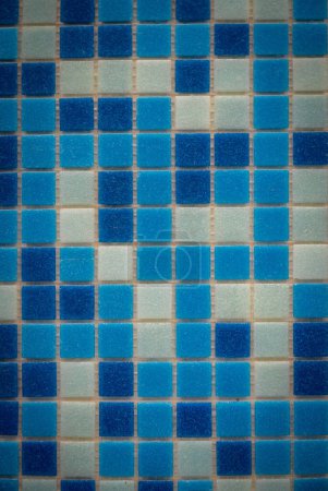 Foto de "Blue ceramic mosaic on the wall as background" - Imagen libre de derechos
