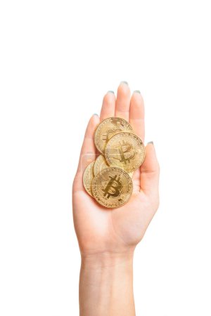 Foto de "Muchos bitcoins en mano de palma femenina sobre un fondo blanco." - Imagen libre de derechos