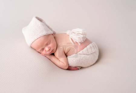 Foto de Lindo bebé durmiendo dulcemente - Imagen libre de derechos