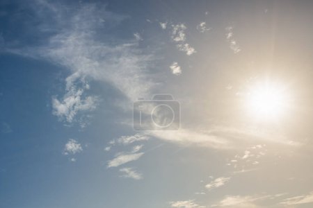 Téléchargez les photos : Plan plein cadre du ciel bleu - en image libre de droit