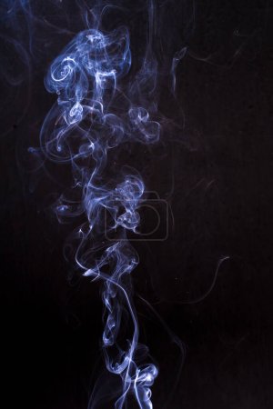 Foto de Nube de humo con fondo negro. niebla textura - Imagen libre de derechos