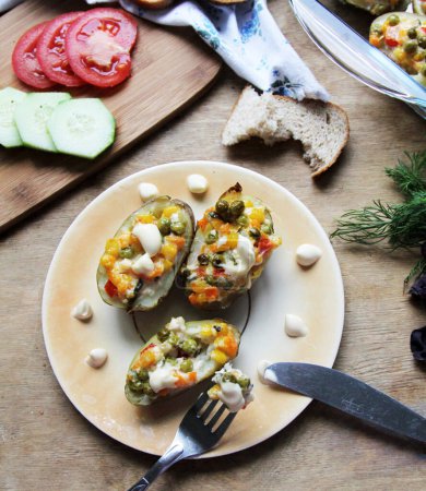 Téléchargez les photos : Plan rapproché de délicieux bruschettas avec des légumes pour fond - en image libre de droit