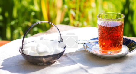 Téléchargez les photos : Plan rapproché de délicieux thé pour fond - en image libre de droit
