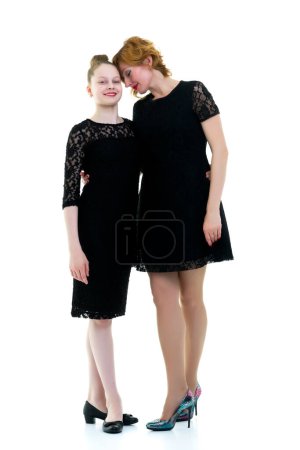 Téléchargez les photos : "Portrait studio maman et petite fille sur fond blanc
." - en image libre de droit