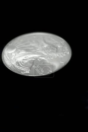 Foto de Moneda de plata americana águila dólar - Imagen libre de derechos