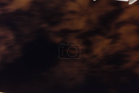 Foto de Un verdadero cielo nocturno oscuro con muchas estrellas
. - Imagen libre de derechos