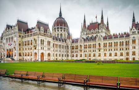 Foto de "Entrada al edificio del Parlamento Nacional Húngaro
" - Imagen libre de derechos