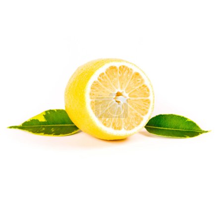 Téléchargez les photos : Citron frais jaune sur le fond, gros plan - en image libre de droit