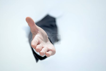 Foto de Hombre extendiendo su mano por un apretón de manos - Imagen libre de derechos