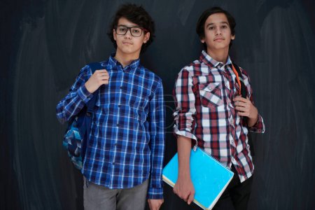 Foto de Dos hermanos árabes adolescentes - Imagen libre de derechos