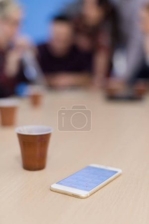 Téléchargez les photos : "équipe d'affaires de démarrage sur la réunion au bureau moderne
" - en image libre de droit