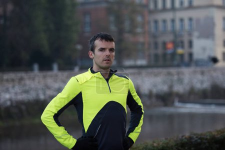 Téléchargez les photos : Portrait de jogging homme - en image libre de droit