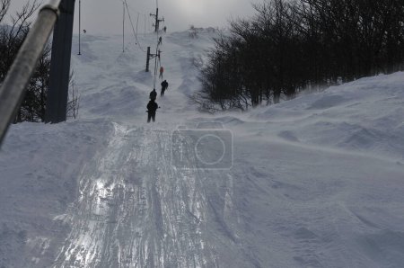 Téléchargez les photos : Domaine skiable en hiver - en image libre de droit