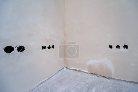 Foto de Interior de la obra con paneles de yeso blancos - Imagen libre de derechos
