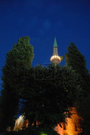 Téléchargez les photos : Belle mosquée historique islam la nuit - en image libre de droit