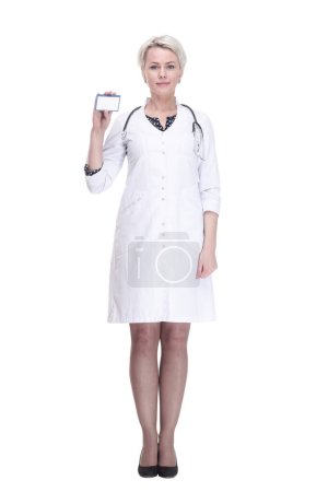 Foto de Especialista médico mostrando su tarjeta de visita. aislado en un blanco - Imagen libre de derechos