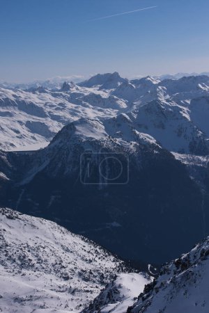 Téléchargez les photos : "beau paysage de montagne en hiver" - en image libre de droit