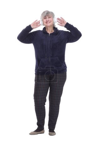 Foto de Anciana satisfecha con auriculares. en pleno crecimiento. - Imagen libre de derechos