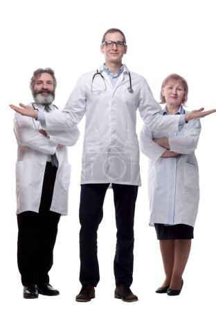 Foto de Grupo de diversos profesionales médicos. aislado en un blanco - Imagen libre de derechos