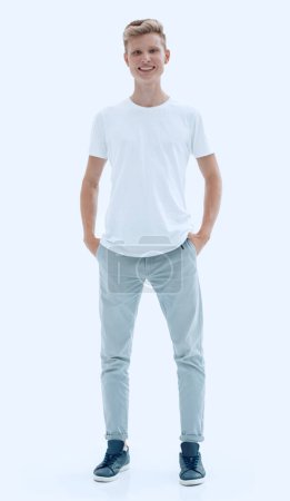 Foto de En pleno crecimiento. chico sonriente en jeans y una camiseta blanca. - Imagen libre de derechos