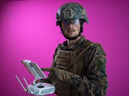 Foto de Retrato del técnico de drones soldado - Imagen libre de derechos
