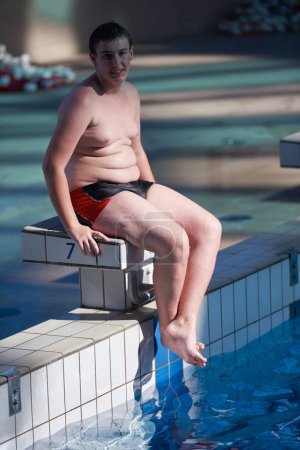 Foto de Retrato de niño en piscina - Imagen libre de derechos