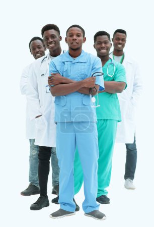Téléchargez les photos : En pleine croissance. jeunes médecins souriants debout un par un - en image libre de droit