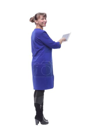 Téléchargez les photos : Une femme d'affaires professionnelle mature avec l'espace de copie tablette - en image libre de droit
