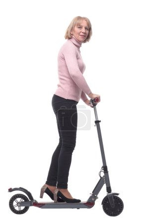 Téléchargez les photos : Femme et scooter vue - en image libre de droit