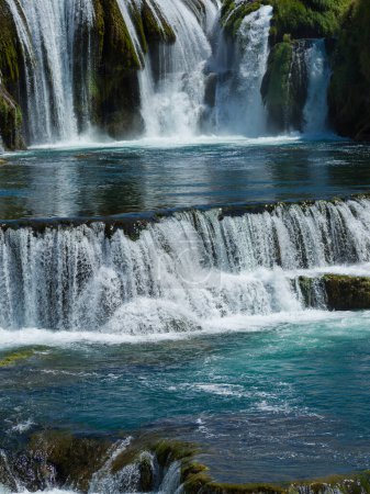 Téléchargez les photos : Beautiful waterfall, scenery view for wallpaper - en image libre de droit