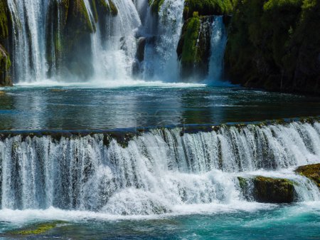 Foto de Hermosa cascada vista panorámica - Imagen libre de derechos