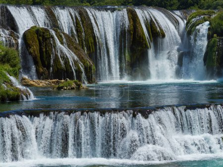 Foto de Beautiful waterfall, scenery view for wallpaper - Imagen libre de derechos