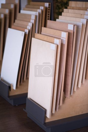 Téléchargez les photos : Échantillons de meubles en bois - en image libre de droit