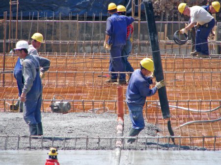 Téléchargez les photos : Travailleurs sur chantier - en image libre de droit