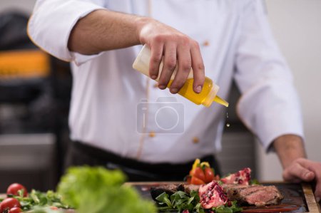 Foto de "Chef acabado filete plato de carne
" - Imagen libre de derechos