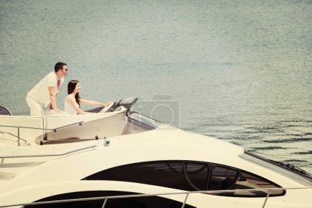 Foto de Day time shot of young couple on yacht - Imagen libre de derechos