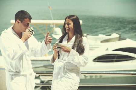 Téléchargez les photos : Day time shot of young couple on yacht - en image libre de droit