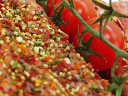 Téléchargez les photos : Légumes frais avec tomates sur le fond, gros plan - en image libre de droit
