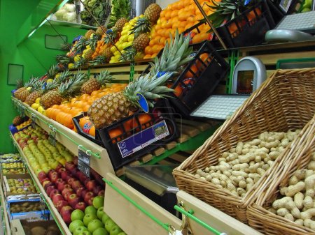 Foto de Frutas en el supermercado para la venta - Imagen libre de derechos