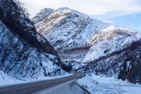 Téléchargez les photos : "vue sur Frozen Road, Norvège" - en image libre de droit