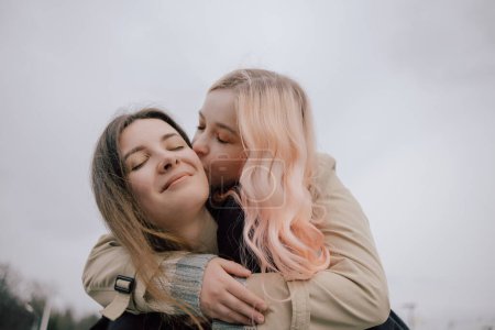 Foto de "LGBT Lesbianas pareja amor momentos felicidad" - Imagen libre de derechos