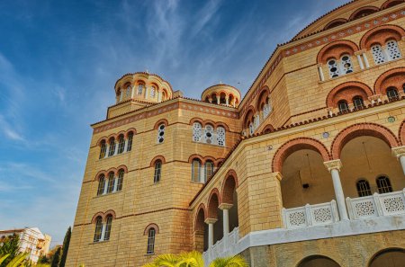 Téléchargez les photos : "L'église d'Agios Nektarios (Saint Nectarios) dans l'île d'Egine, Grèce
" - en image libre de droit