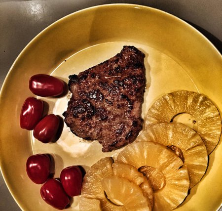 Téléchargez les photos : Gros plan de délicieux steak pour le fond - en image libre de droit