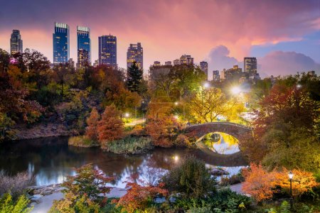 Foto de "Central Park en otoño en el centro de Manhattan Nueva York" - Imagen libre de derechos