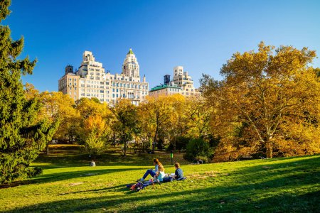 "Central Park en otoño en el centro de Manhattan Nueva York"
